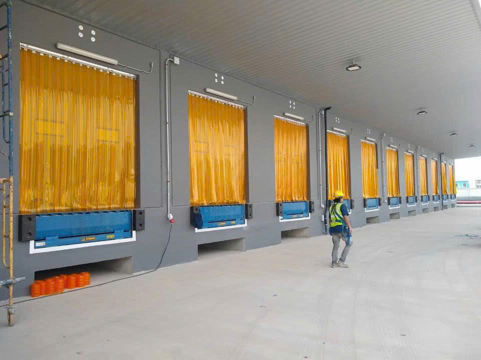 Rèm nhựa vàng siêu thị