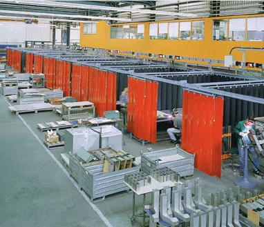 Thi công rèm nhựa ngăn tia lửa hàn tại xưởng cơ khí